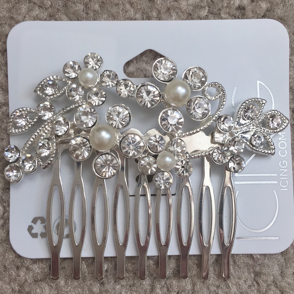 ❗️NWT❗️ Icing Faux Crystal Hair Comb